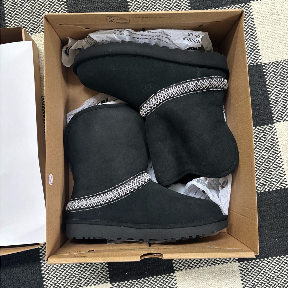 UGG Women's Classic Short Crescent Fashion Boot
